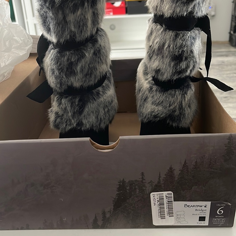 Bearpaw Bridget Suede Faux Fur Boot Size 6